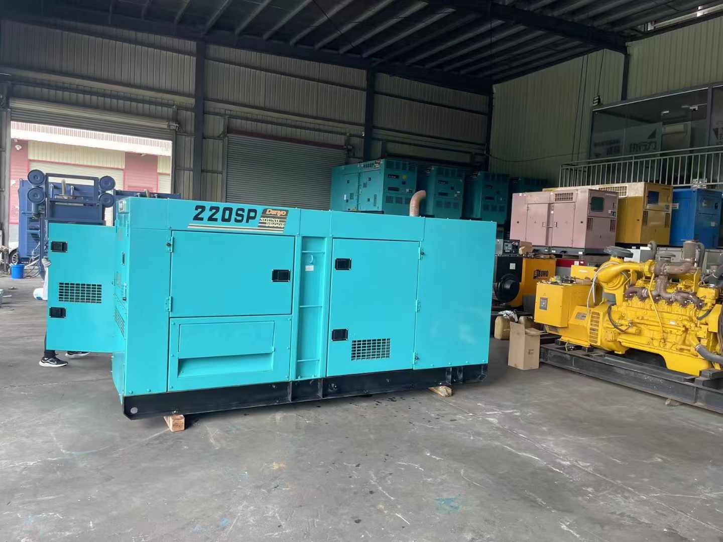新抚800kW 柴油发电机的输出电流波动范围是多少？