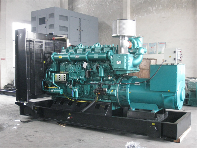 新抚200KW 柴油发电机的油耗是多少？