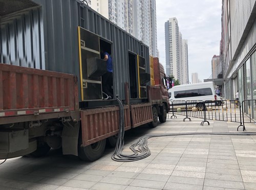 新抚冷却液不足的情况下如何检查柴油发电机组？