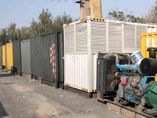 新抚200KW柴油发电机机组每小时油耗是多少？